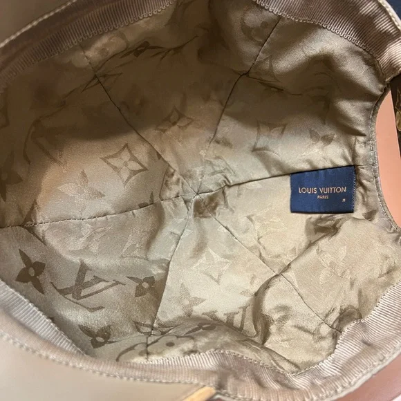 Louis Vuitton hat - Picture 3 of 9